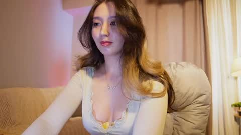 Snapshot of sarasuo chatting on 04.11.26 Shara online show from 04.11.26