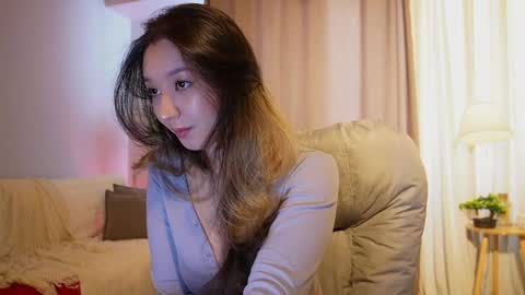 Snapshot of sarasuo chatting on 04.12.26 Shara online show from 04.12.26