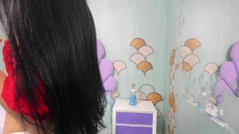 Snapshot of sarasweet18_ chatting on 03.08.25 Sara online show from 03.08.25