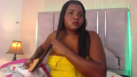Snapshot of sarathomass chatting on 05.29.26 Sara online show from 05.29.26