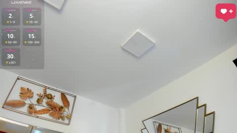 Snapshot of sarawagner_ chatting on 09.19.25      online show from 09.19.25