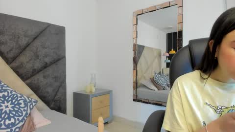 Snapshot of sarawagner_ chatting on 09.26.25      online show from 09.26.25