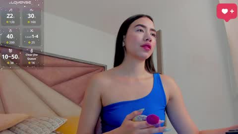 Snapshot of sarawagner_ chatting on 04.23.26 online show from 04.23.26
