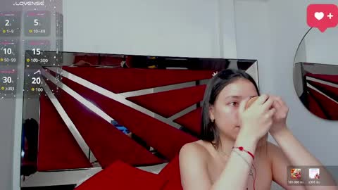 Snapshot of sarawagner_ chatting on 05.12.26 online show from 05.12.26