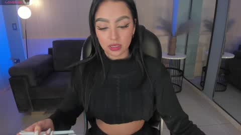 Snapshot of sarawinstone_ chatting on 12.14.24 Sara Winstone online show from 12.14.24