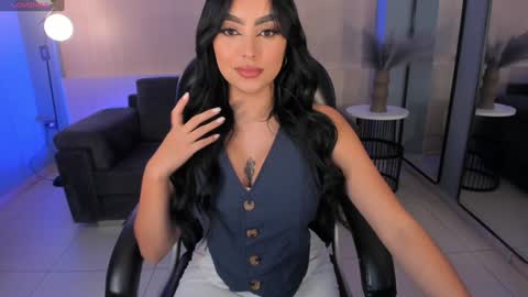 Snapshot of sarawinstone_ chatting on 01.26.25 Sara Winstone online show from 01.26.25