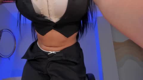 Snapshot of sarawinstone_ chatting on 02.16.25 Sara Winstone online show from 02.16.25