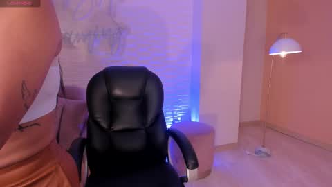 Snapshot of sarawinstone_ chatting on 02.17.25 Sara Winstone online show from 02.17.25