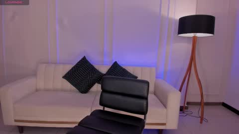 Snapshot of sarawinstone_ chatting on 02.18.25 Sara Winstone online show from 02.18.25