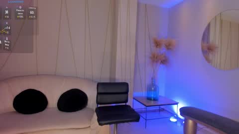 Snapshot of sarawinstone_ chatting on 02.26.25 Sara Winstone online show from 02.26.25