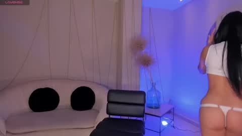 Snapshot of sarawinstone_ chatting on 02.27.25 Sara Winstone online show from 02.27.25