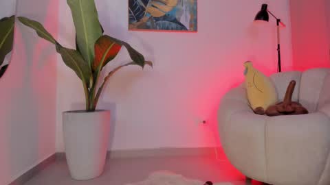 Snapshot of sarawinstone_ chatting on 11.07.25 Sara Winstone online show from 11.07.25