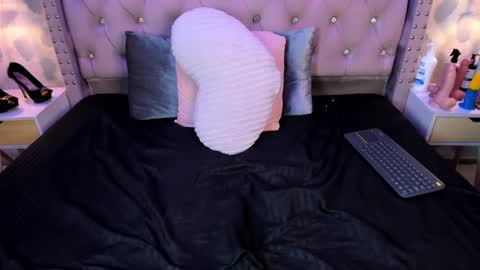 Snapshot of sarayjoness chatting on 02.26.25 Saray online show from 02.26.25
