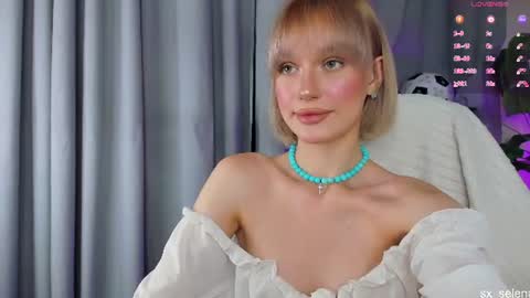 Snapshot of sarilit chatting on 07.08.26 Your Selena 3 online show from 07.08.26