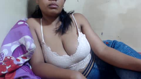 Snapshot of saronette chatting on 12.27.24 saronette online show from 12.27.24