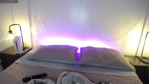 Snapshot of sasha_brattz chatting on 12.17.24 Sasha Brattz online show from 12.17.24