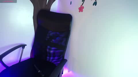 Snapshot of sasha_brattz chatting on 12.22.24 Sasha Brattz online show from 12.22.24