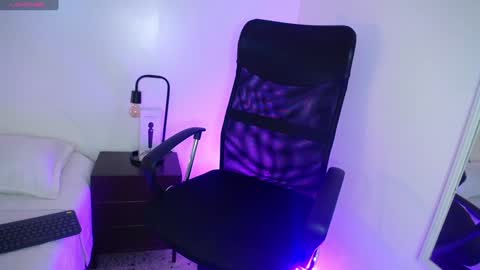 Snapshot of sasha_brattz chatting on 12.28.24 Sasha Brattz online show from 12.28.24