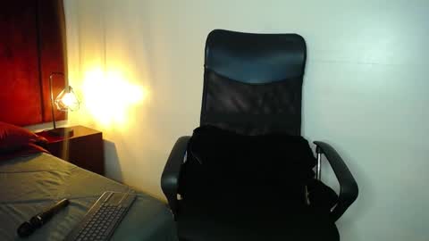 Snapshot of sasha_brattz chatting on 02.13.25 Sasha Brattz online show from 02.13.25