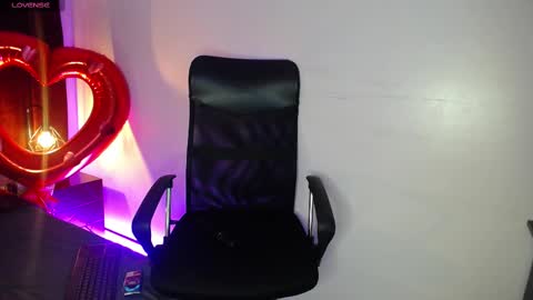 Snapshot of sasha_brattz chatting on 02.15.25 Sasha Brattz online show from 02.15.25