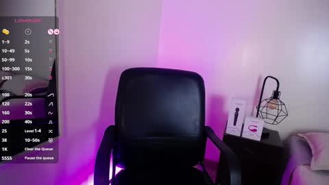 Snapshot of sasha_brattz chatting on 09.17.25 Sasha Brattz online show from 09.17.25