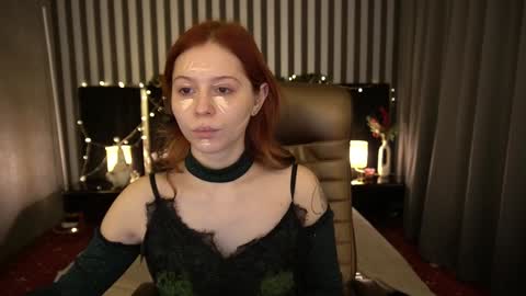 Snapshot of sasha_exclusive chatting on 12.30.24 Sasha Exclusive online show from 12.30.24