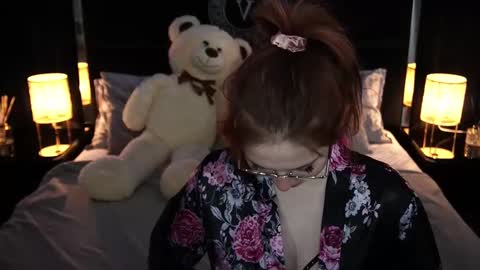 Snapshot of sasha_exclusive chatting on 02.09.25 Sasha Exclusive online show from 02.09.25