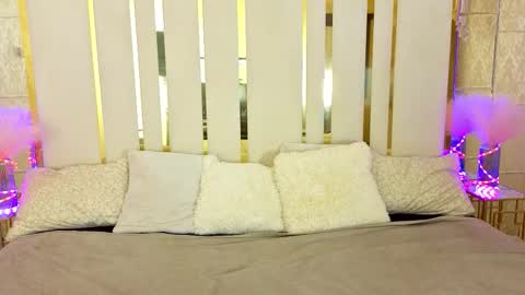 Snapshot of sasha_exclusive chatting on 10.05.25 Sasha Exclusive online show from 10.05.25