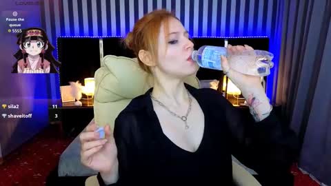 Snapshot of sasha_exclusive chatting on 10.20.25 Sasha Exclusive online show from 10.20.25