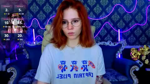 Snapshot of sasha_exclusive chatting on 12.01.25 Sasha Exclusive online show from 12.01.25