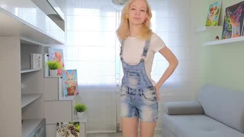 Snapshot of sashablonde_ chatting on 04.05.26 Sasha online show from 04.05.26