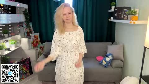 Snapshot of sashablonde_ chatting on 05.19.26 Sasha online show from 05.19.26