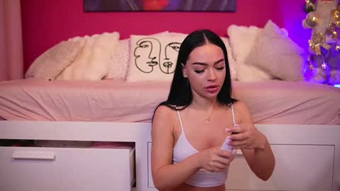 Snapshot of sashalorenzz chatting on 12.16.25 SashaLorenz online show from 12.16.25