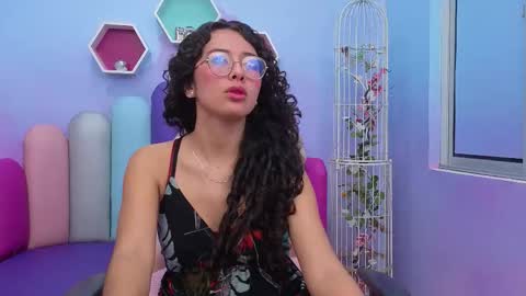 Snapshot of sashamonroee_ chatting on 11.22.25 SashaMonroee online show from 11.22.25