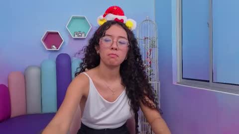 Snapshot of sashamonroee_ chatting on 12.16.25 SashaMonroee online show from 12.16.25