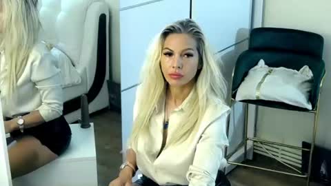Snapshot of sashavaughn chatting on 08.06.26 Sasha online show from 08.06.26
