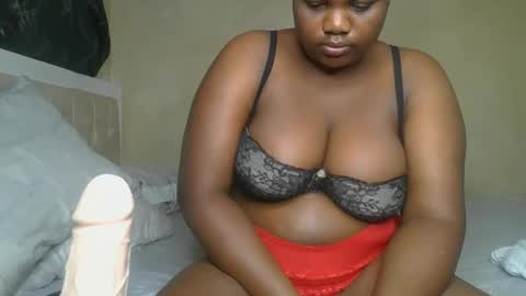 Snapshot of sassie_bee chatting on 12.09.24 sassie_bee online show from 12.09.24