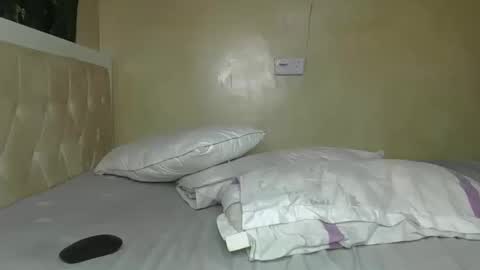 Snapshot of sassie_bee chatting on 02.02.25 sassie_bee online show from 02.02.25