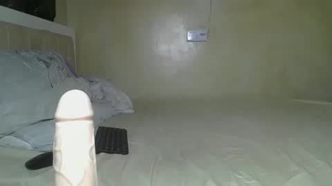 Snapshot of sassie_bee chatting on 02.17.25 sassie_bee online show from 02.17.25