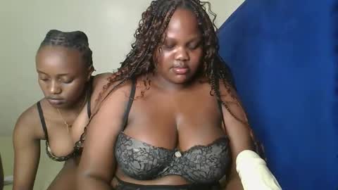 Snapshot of sassie_bee chatting on 09.16.25 sassie_bee online show from 09.16.25