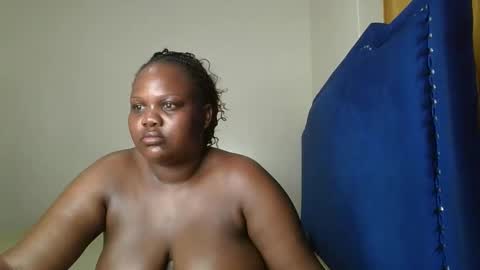 Snapshot of sassie_bee chatting on 09.18.25 sassie_bee online show from 09.18.25