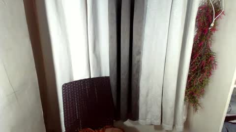 Snapshot of sassy_gurlxox chatting on 12.03.25 sassy_gurlxox online show from 12.03.25