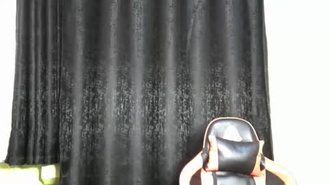 Snapshot of sassy_lyne chatting on 12.15.25 sassy_lyne online show from 12.15.25