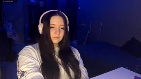 Marmulka or Mary online show from 12.19.25