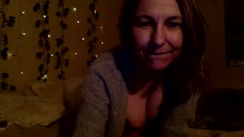 Snapshot of sassyella chatting on 03.04.25 Sassyella online show from 03.04.25