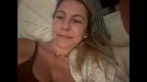 Snapshot of sassyella chatting on 10.16.25 Sassyella online show from 10.16.25