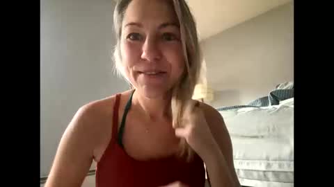 Snapshot of sassyella chatting on 10.19.25 Sassyella online show from 10.19.25
