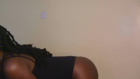 Snapshot of sassyleila chatting on 07.04.26 sexxy one online show from 07.04.26