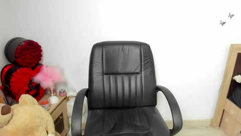 sassytiff online show from 04.18.26