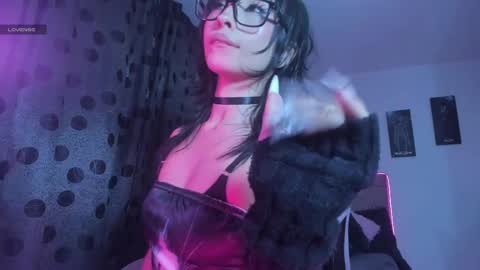    im expecting 300 thumbs up on my altar online show from 09.23.25